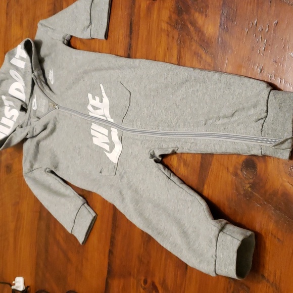 Nike Baby Coverall/Onesie - Picture 3 of 5